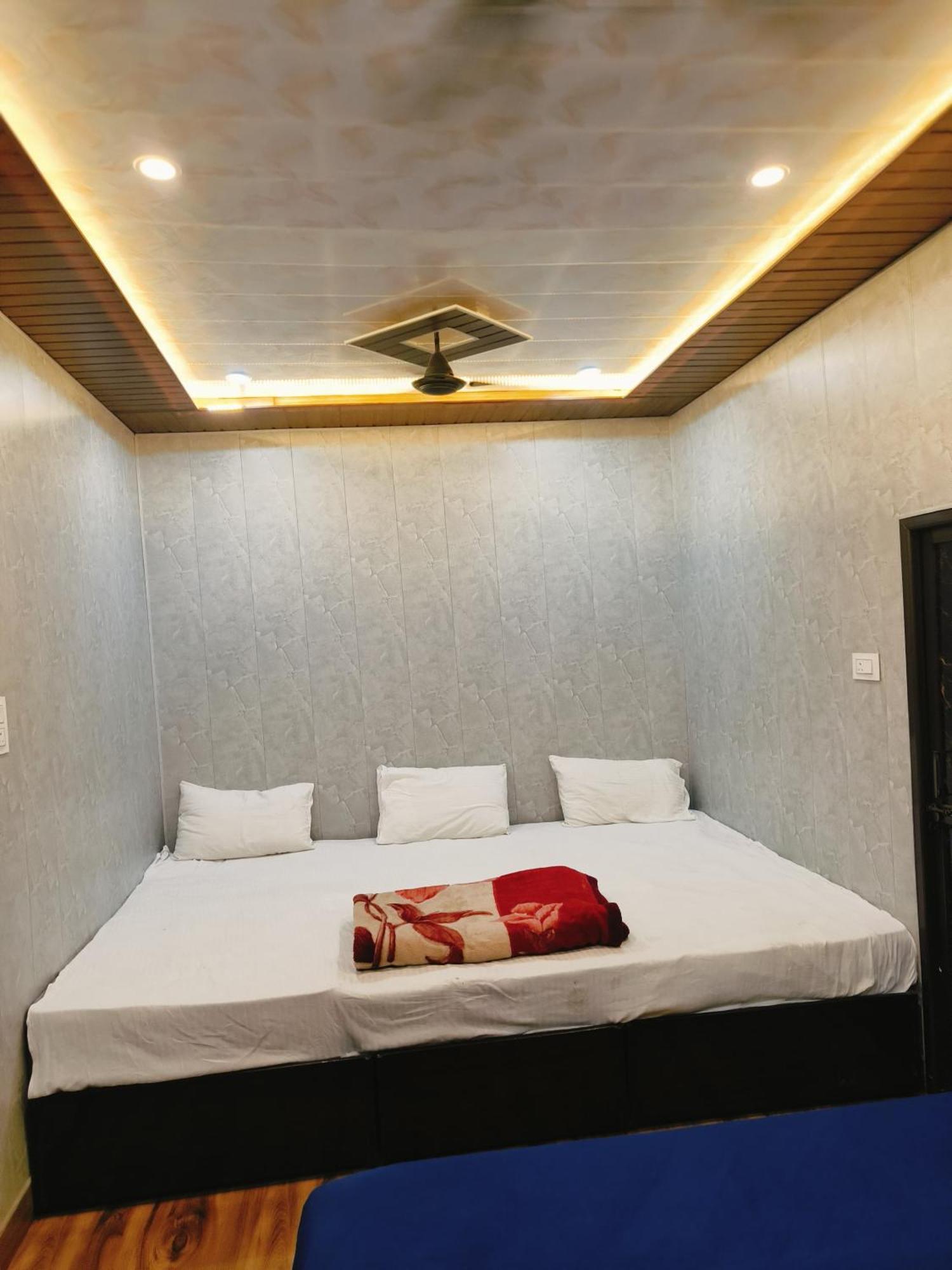 Namo Guest House Only For Indians Bénarès Extérieur photo