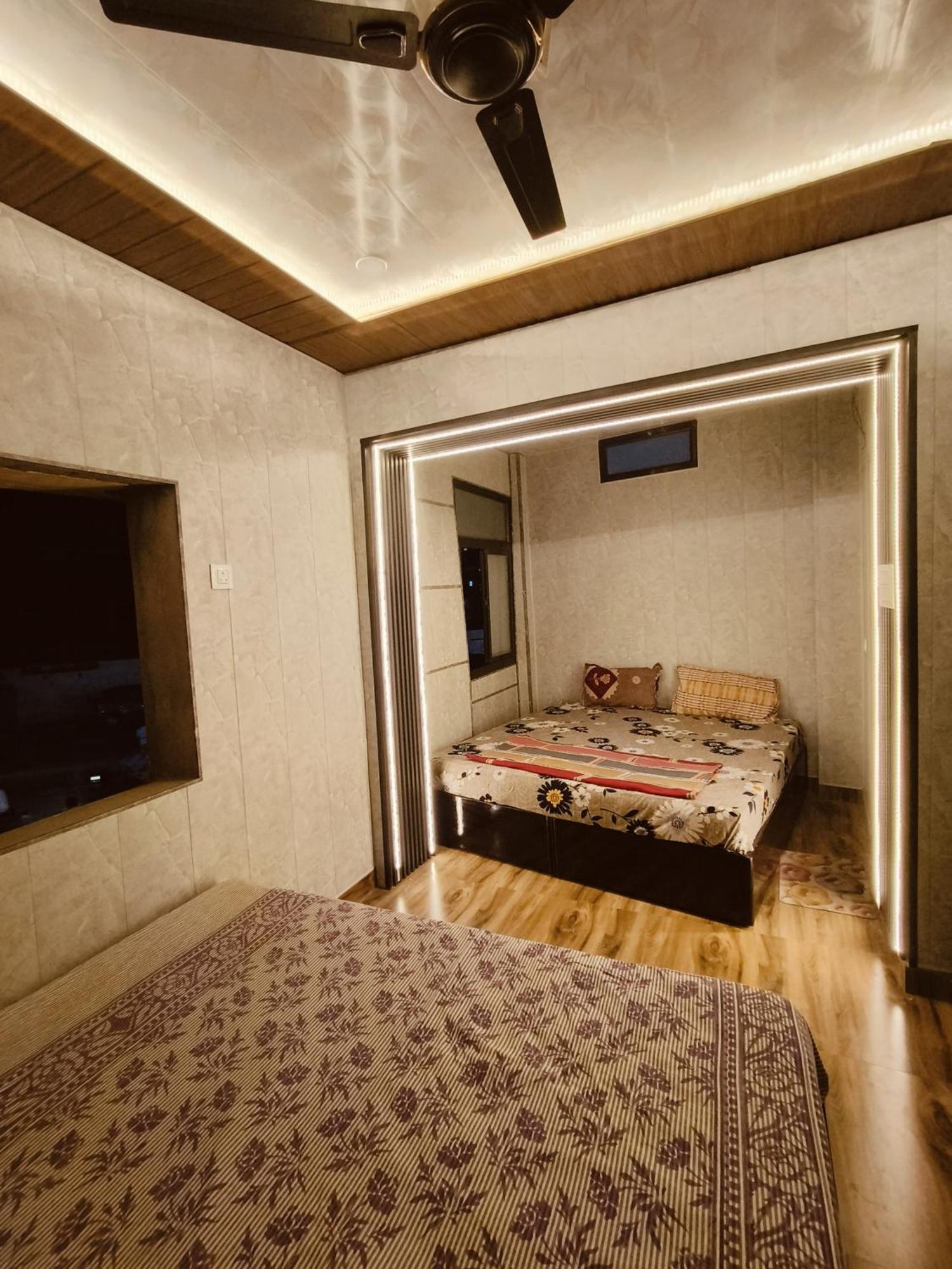 Namo Guest House Only For Indians Bénarès Extérieur photo